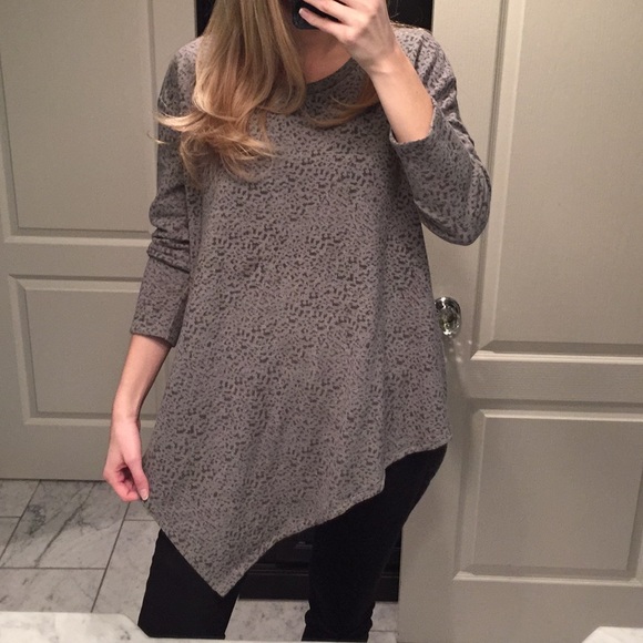 Soft Joie Asymmetric Sweater in Grey Leopard 🐆 - Picture 3 of 8